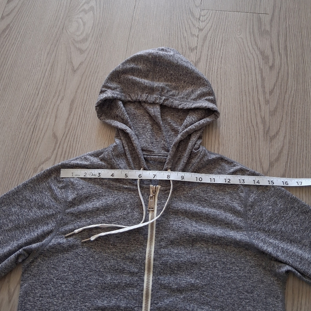 Vuori Halo Performance Hoodie Grey Heather DreamKnit - Picture 13 of 16